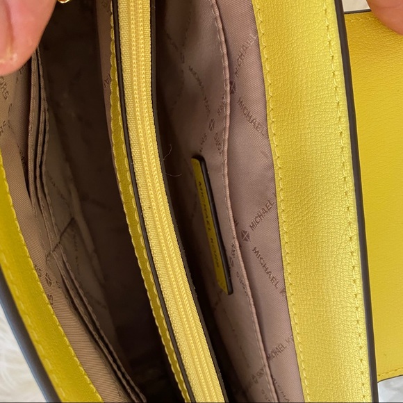 Firm✨Michael Kors Mott large crossbody clutch bag - Picture 11 of 12